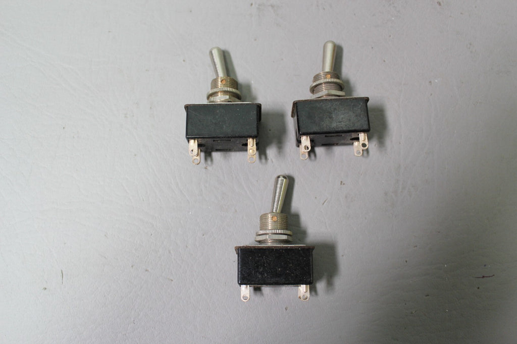 (3) Vintage NOS A-H&H Toggle On Off Switch IA 250V 3A 125V UND LAB INC USA Made