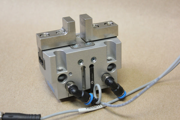 FESTO  PNEUMATIC GRIPPER CYLINDER  P/N: HGPT-20-A-B