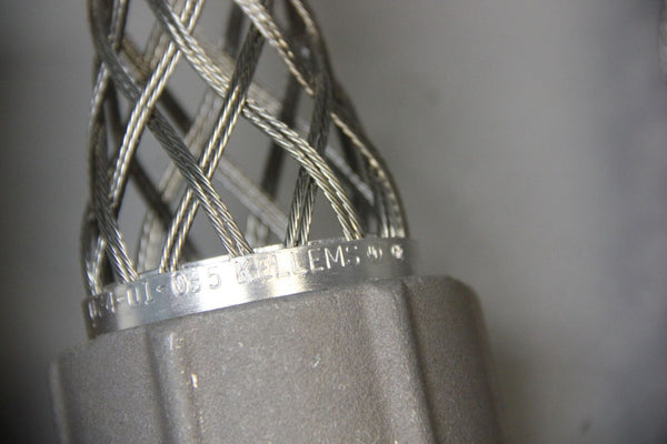 2 NEW HUBBELL KELLEMS DELUXE CORD GRIPS 07401035