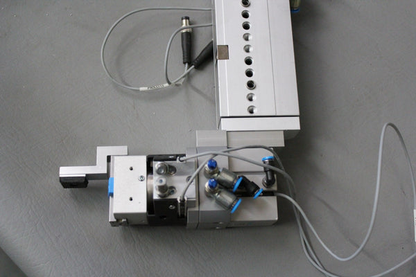 FESTO PNEUMATIC CYLINDER & GRIPPER ASSEMBLY  HGDS-PP-16-YSRT-A-B DGSL-12-50-Y3A