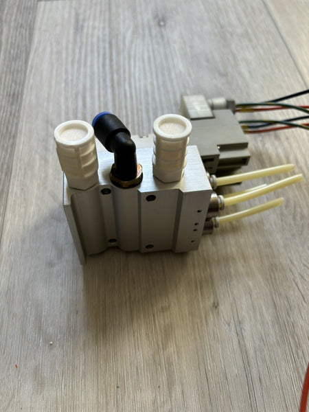 2- SMC SOLENOID VALVE BLOCK VQZ2151-5YZB1-Q 0.15-0.7 MPa