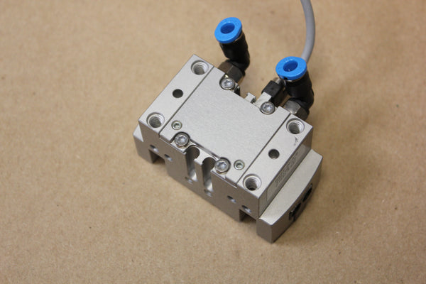 FESTO  PNEUMATIC GRIPPER CYLINDER  P/N: HGPT-20-A-B (19)