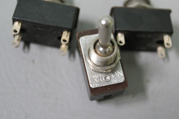 (3) Vintage NOS A-H&H Toggle On Off Switch IA 250V 3A 125V UND LAB INC USA Made