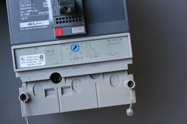 SCHNEIDER/MERLIN GERIN CIRCUIT BREAKER WITH TRIP UNIT NSF250 N