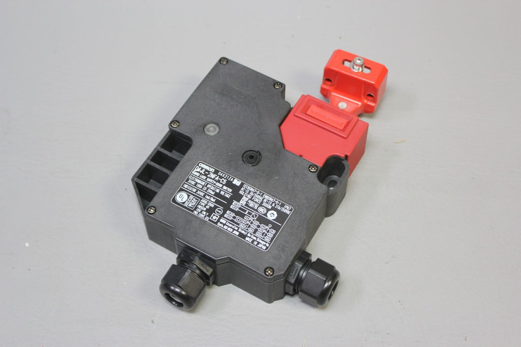 UNUSED OMRON GUARD LOCK SAFETY-DOOR SWITCH WITH ACTUATOR D4JL-2NFA-C5