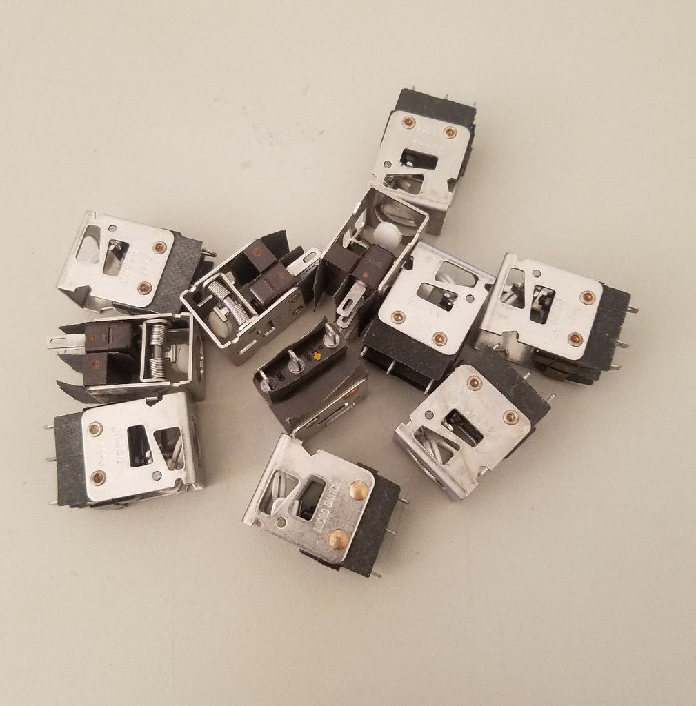 11 Micro Switch Pushbutton Switches 2D444 7646