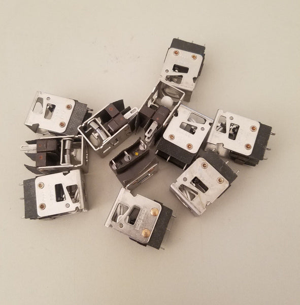 11 Micro Switch Pushbutton Switches 2D444 7646