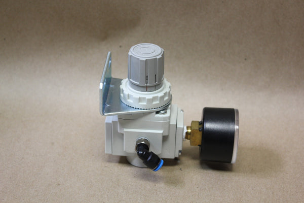 SMC  PNEUMATIC REGULATOR  AR20K-N01B-Z-B