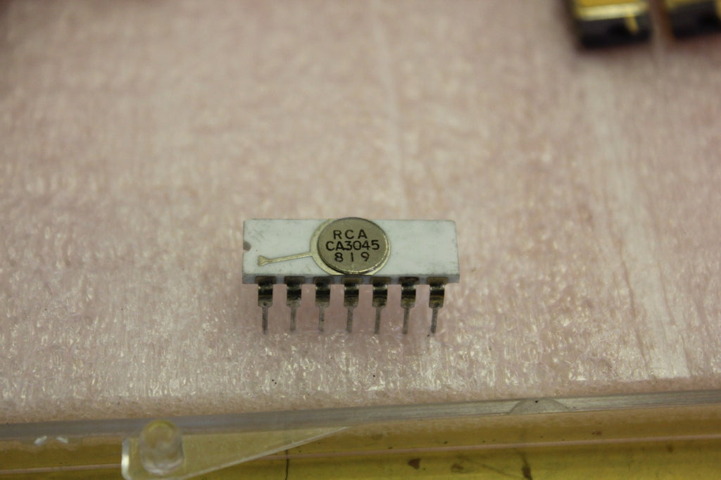 RCA CA3045 White Ceramic IC Circuit Round Top