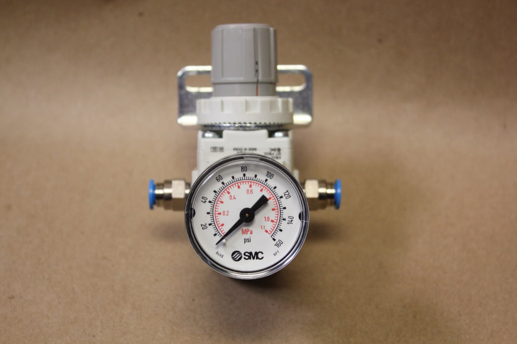 SMC  PNEUMATIC REGULATOR P/N: AR20K-N01B-Z-B