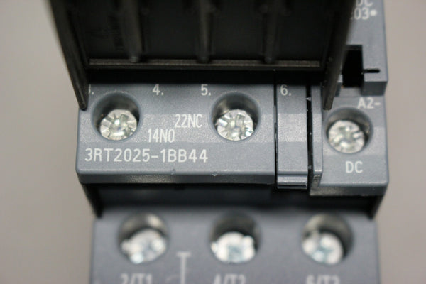 SIEMENS POWER CONTACTOR 3RT2025-1BB44 W/AUXILIARY SWITCH 3RH2911-1HA11 SEE BELOW