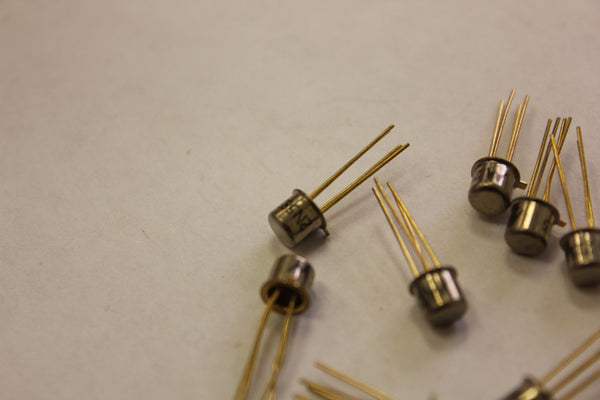 10 Motorola 2N5835 Gold Lead Transistors