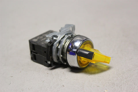 Allen-Bradley ILLUMINATED YELLOW 2-POSITION SWITCH 800F-X01V, 800F-N3W