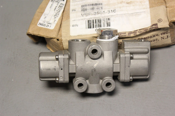 UNUSED VERSA STAINLESS STEEL 3 WAY VALVE MANIFOLD VSP-3501-316