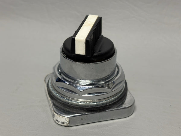 UNUSED SIEMENS MAINTAINED 4 POSITION SELECTOR SWITCH 30MM 52SA2HAB