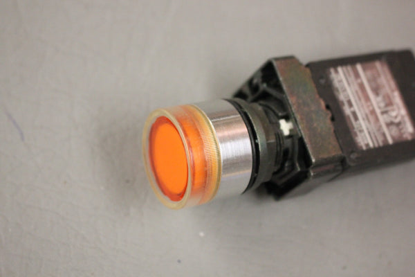 ALLEN BRADLEY RED ILLUMINATED PUSH BUTTON 800E-2T5 SER A