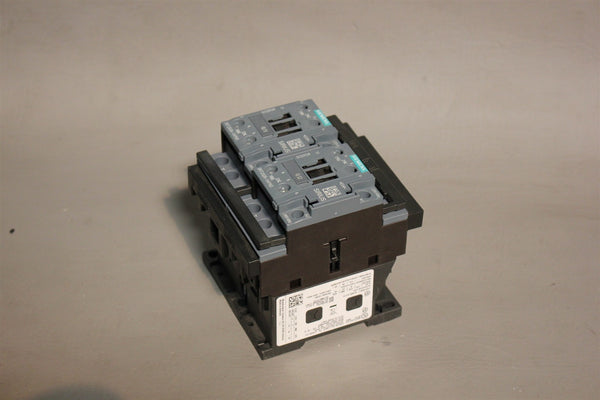 Unused SIEMENS REVERSING CONTACTOR 3RA2326-8XB30-1AP6