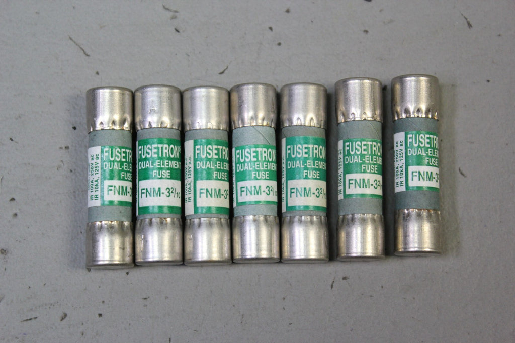LOT OF 7 NEW FUSETRON DUAL ELEMENT FNM-32/10 FUSES