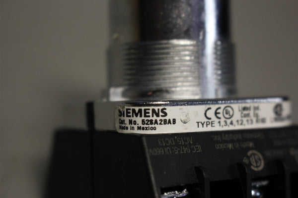 SIEMENS HEAVY-DUTY 3-POSITION SELECTOR SWITCH 52SA2BAB W/52BAJ, 52BAK