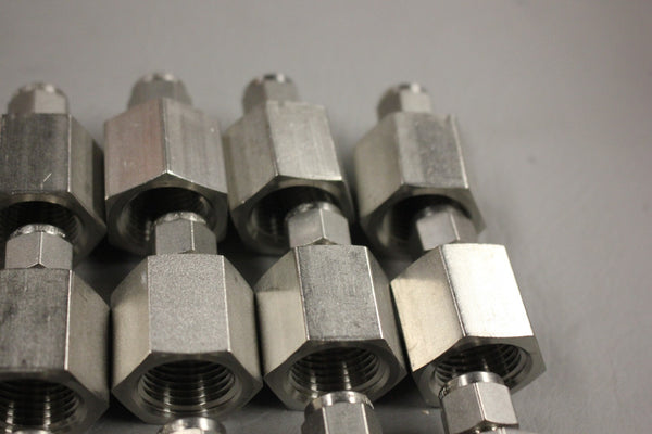 NEW SWAGELOK FITTING LOT OF 15 SS-400-7-8