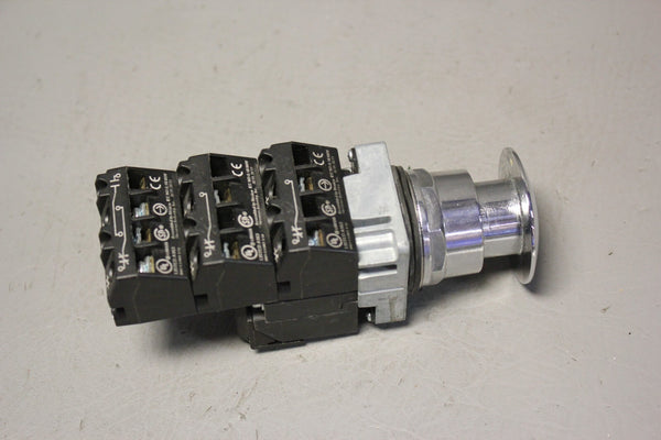 UNUSED SIEMENS RED ILLIMINATED CHROME PUSH/PULL BUTTON  52PP7E2UB