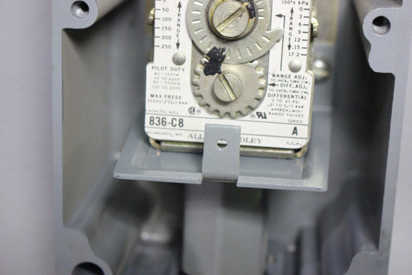 ALLEN BRADLEY PRESSURE CONTROL MODULE IN ENCLOSURE  836-C8 SER. A