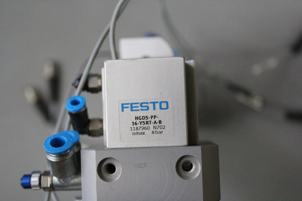 FESTO PNEUMATIC CYLINDER & GRIPPER ASSEMBLY  HGDS-PP-16-YSRT-A-B DGSL-12-50-Y3A
