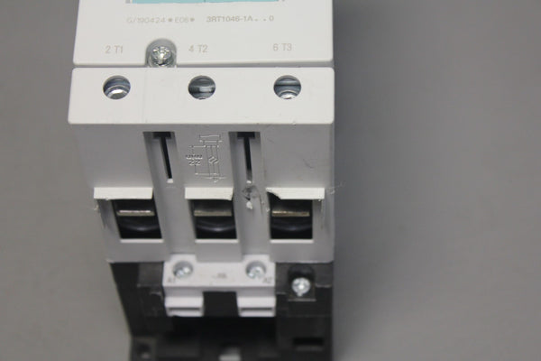 SIEMENS POWER CONTACTOR 110/120V COIL  3RT1046-1AK60