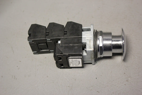 UNUSED SIEMENS RED ILLIMINATED CHROME PUSH/PULL BUTTON  52PP7E2UB