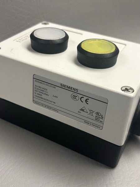 SIEMENS 3SU1802-0AZ20 PUSHBUTTON ENCLOSURE & INDICATOR LIGHT