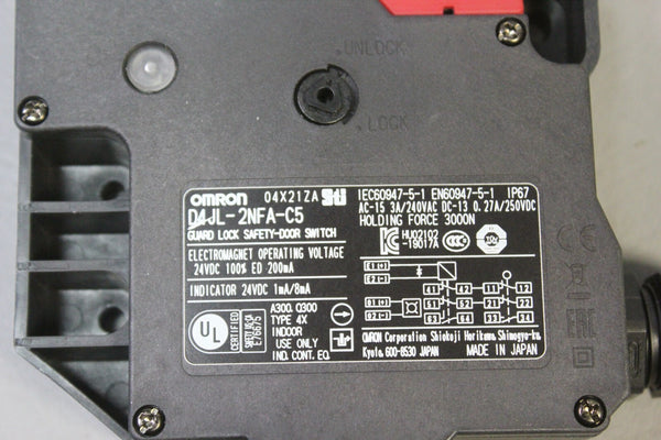 UNUSED OMRON GUARD LOCK SAFETY-DOOR SWITCH WITH ACTUATOR D4JL-2NFA-C5