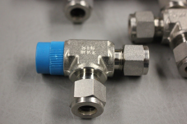 NEW SWAGELOK FITTING LOT OF 6 SS-600-3