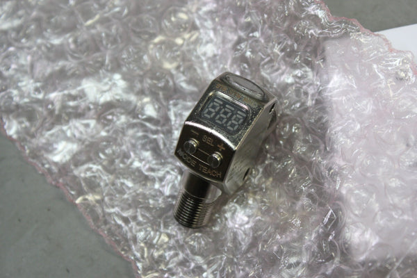 NEW BANNER LASER CONTRAST SENSOR Q3XTBLD100-Q8