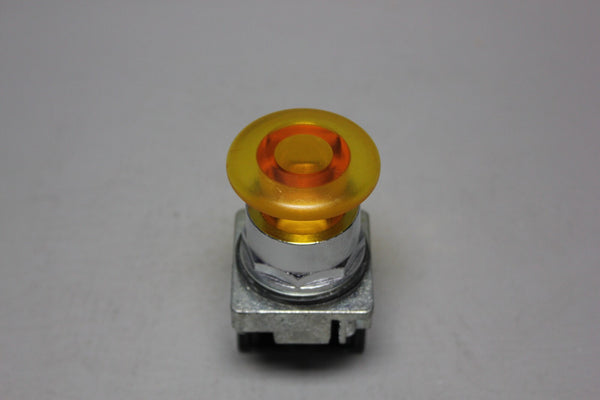 SIEMENS AMBER-COLORED ILLUMINATED PUSH PULL BUTTON 52PP2LT W/52AAIL4