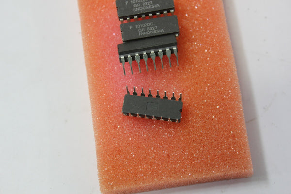 4 Fairchild 10102DC IC 16 Pin DIP 