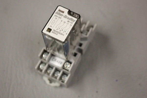 ALLEN BRADLEY RELAY AND BASE 700-HC24Z24-4 SER-D