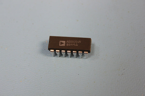 (39) Analog Devices AD5539JN Operational Amplifier 