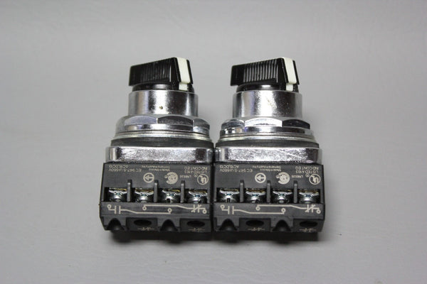 LOT OF 2 SIEMENS SELECTOR SWITCH 2 POSITION  W/CONTACT BLOCK  52SA2AAB W/52BJK