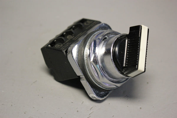 SIEMENS NON-ILLUMINATED 2-POSITION HEAVY-DUTY SELECTOR SWITCH 52SA2ACB 52BAK