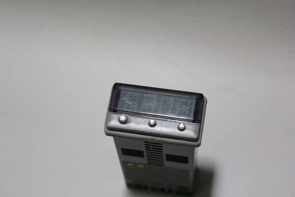 OMEGA TEMPERATURE CONTROLLER