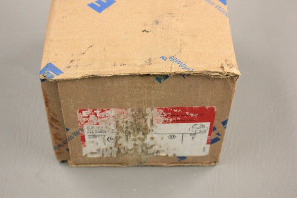 NEW EATON CROUSE HINDS 0105267-1 EAJ EXPLOSION PROOF OUTLET