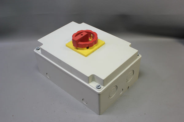 UNUSED SIEMENS MASTER/EMERGENCY STOP SWITCH IN ENCLOSURE 3LD2866-1GP53-0US1