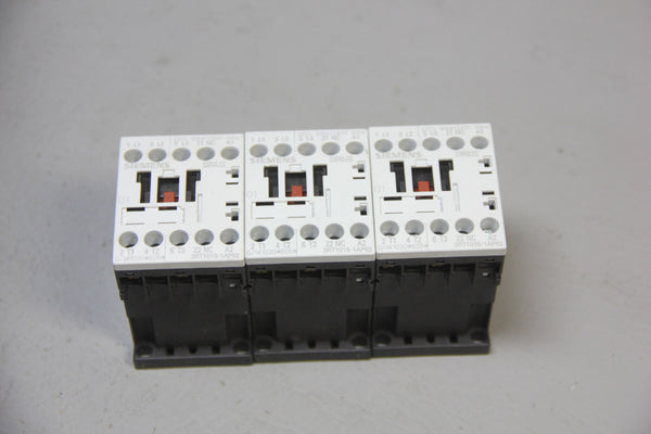 3 UNUSED SIEMENS POWER CONTACTORS 3RT1015-1AP62