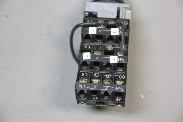 SIEMENS HEAVY DUTY RED ILLUMINATED EMERGENCY PUSH/PULL PUSHBUTTON 52PP7E2UB