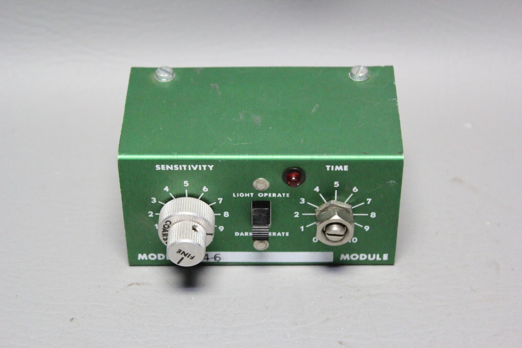 BANNER PHOTOELECTRIC AMPLIFIER LOGIC MODULE  B4-6