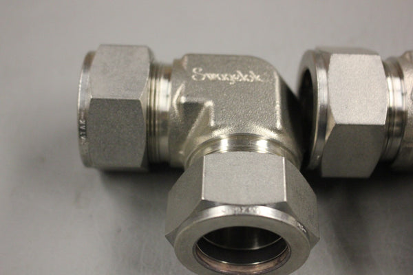 NEW SWAGELOK FITTING LOT OF 2 SS-1610-9