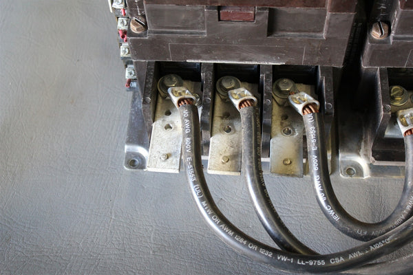 2 CUTLER HAMMER 200A CONTACTORS C832KN9