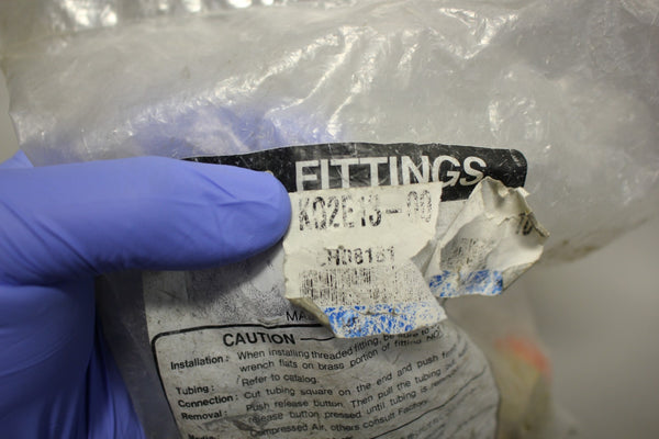 NEW  LOT OF 2 SMC BULKHEAD CONNECTORS   KQ2E13-00 ONE TOUCH FITTING