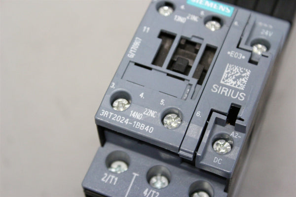 Unused SIEMENS POWER CONTACTOR + CIRCUIT BREAKER 3RT2024-1BB40 3RV2011-1FA10