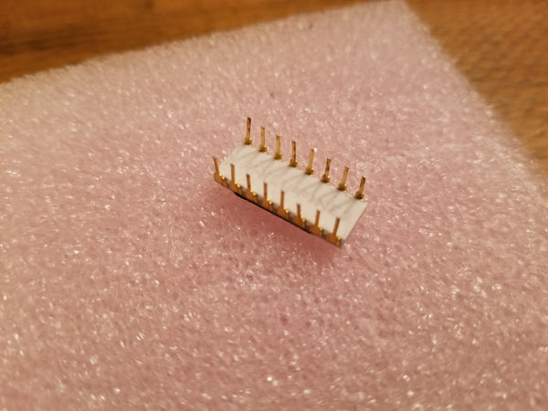 Unused Siliconix CMOS Quad SPST Analog Switch WhiteCeramic/Gold DG201BP